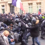 Fierce clashes erupt in Paris as Yellow Vests hit streets for 62nd consecutive weekend (VIDEO) — RT World News